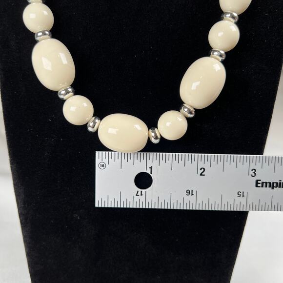 Cream Silvertone Oval and Round Bead Retro Statement Necklace - Picture 4 of 7